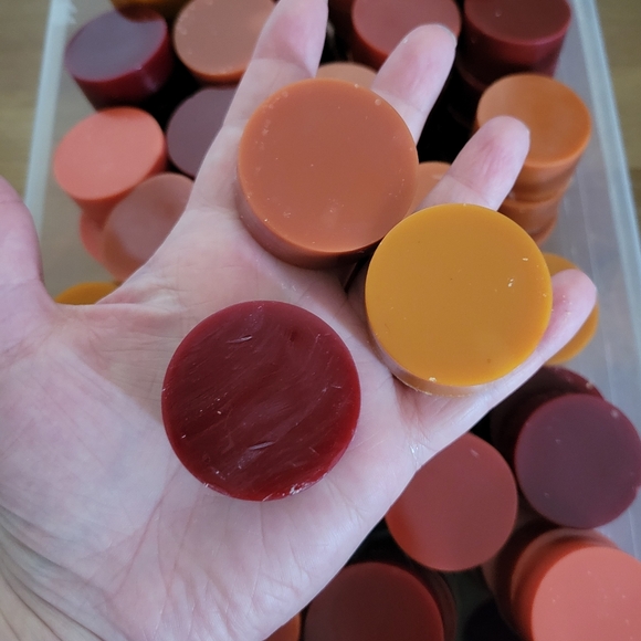 Reclaimed Candle Wax 1 Pound Reds and Oranges - Picture 3 of 4